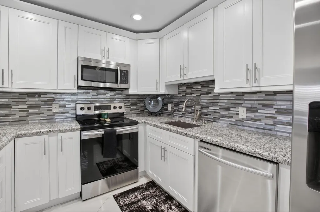 102 E Waterford E Delray Beach FL 33446