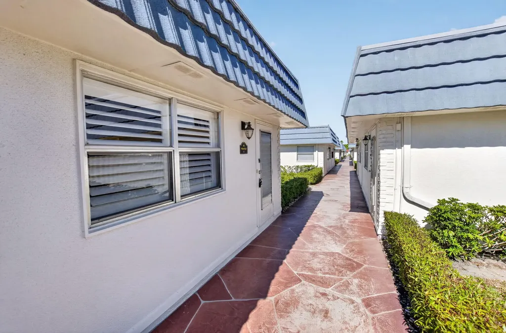 102 E Waterford E Delray Beach FL 33446