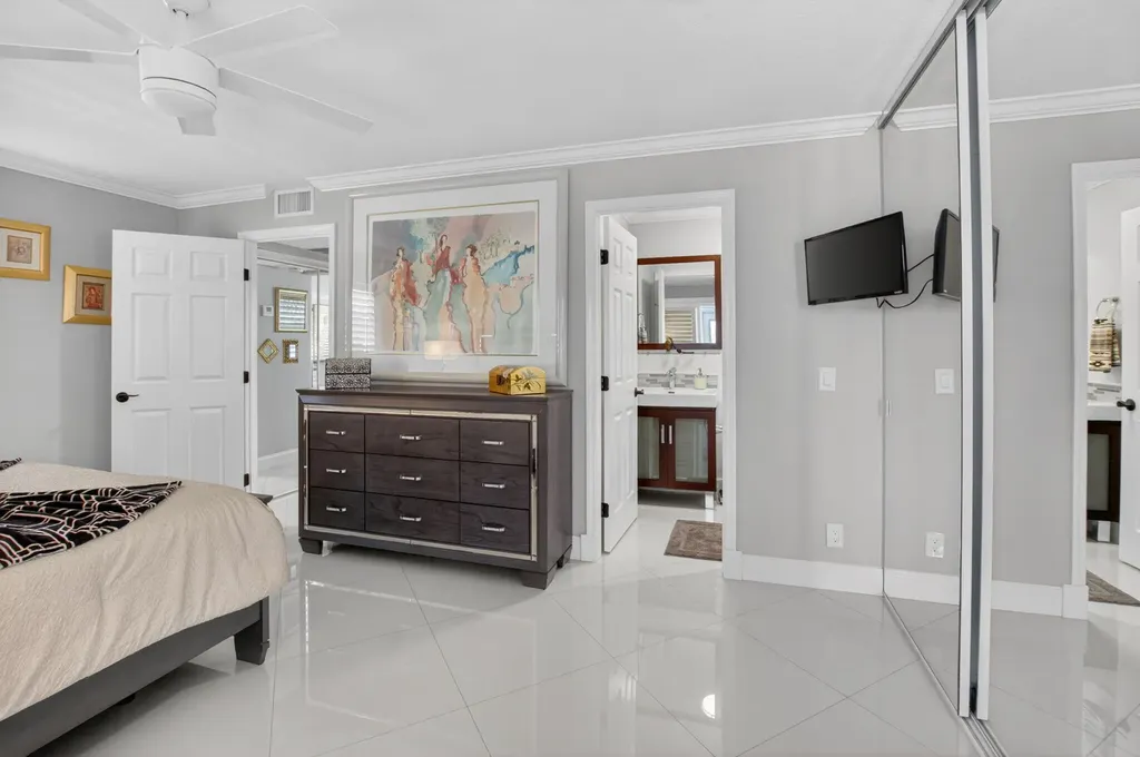 102 E Waterford E Delray Beach FL 33446
