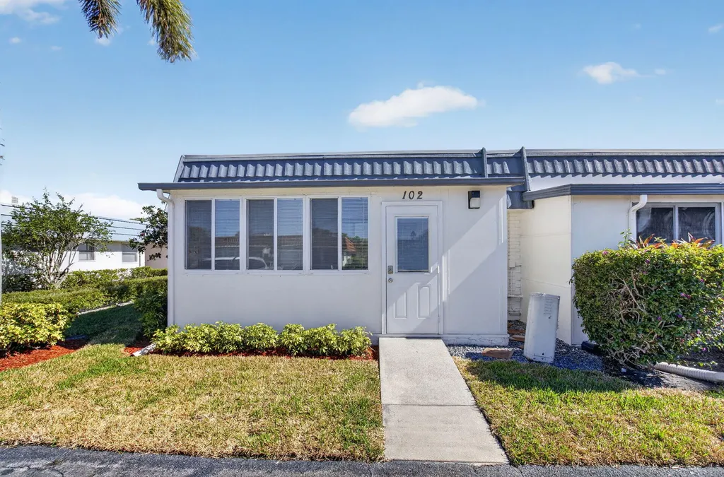 102 E Waterford E Delray Beach FL 33446