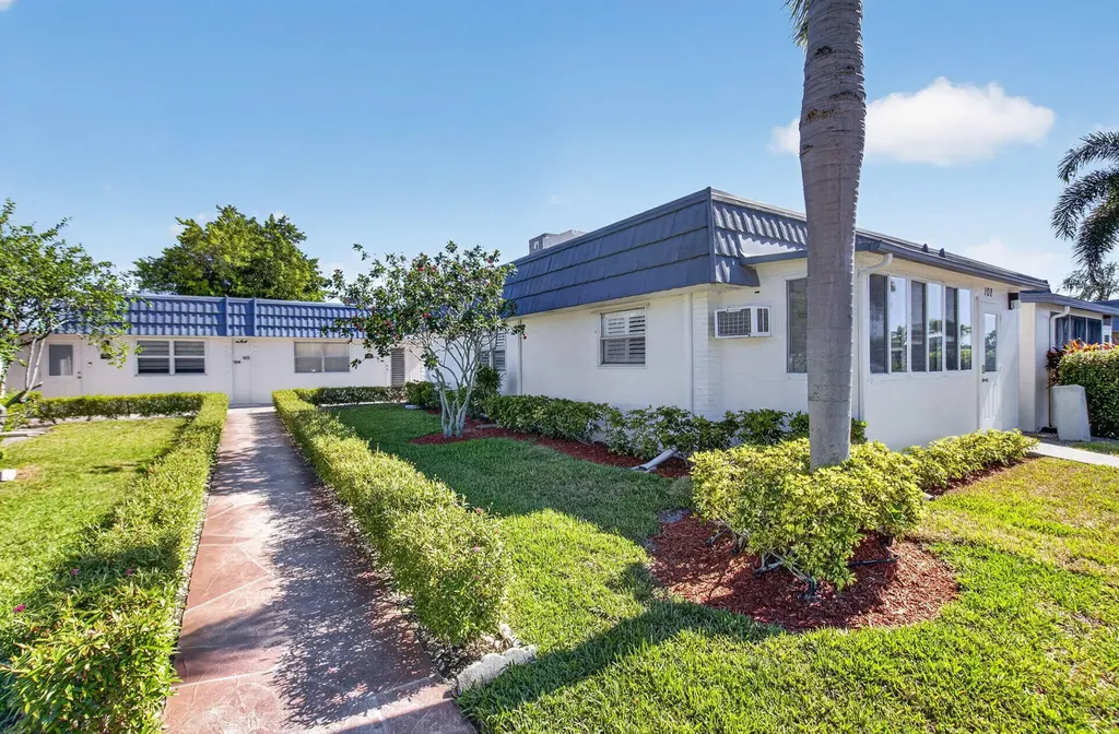 102 E Waterford E Delray Beach FL 33446