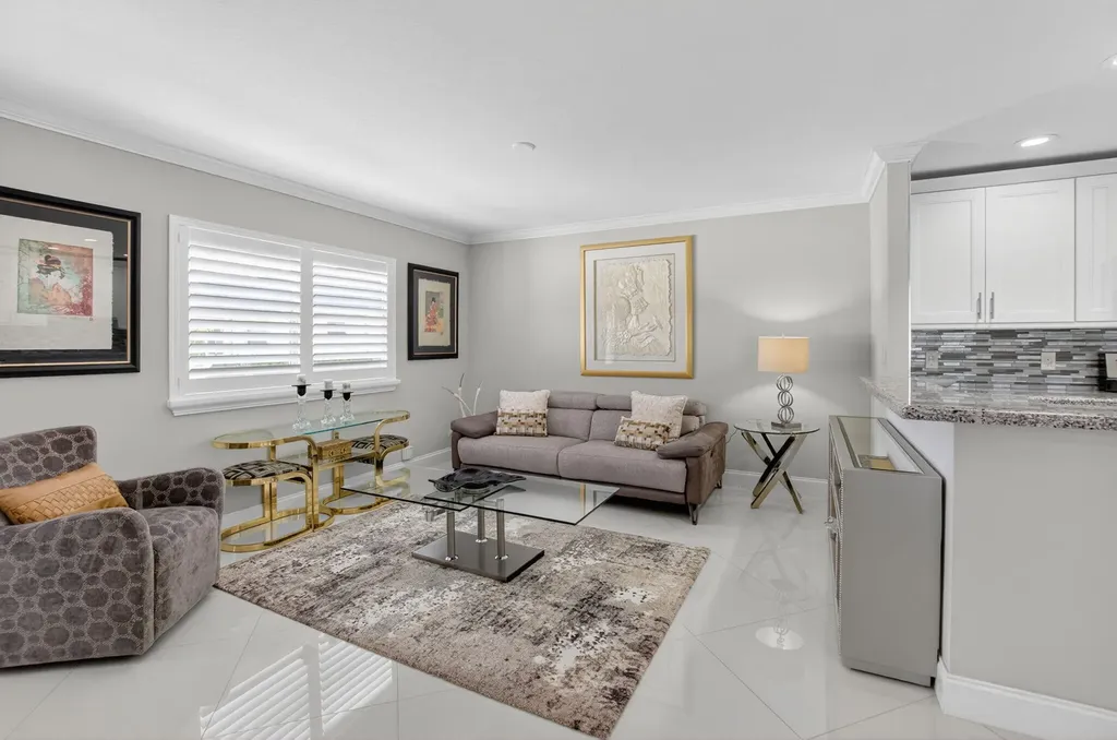 102 E Waterford E Delray Beach FL 33446