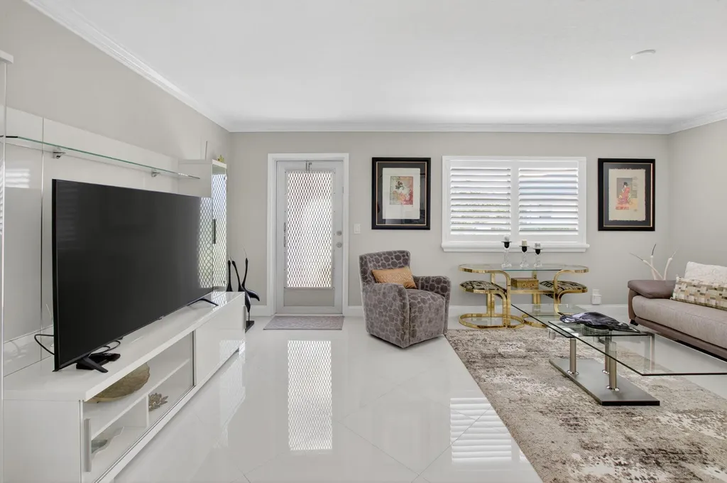 102 E Waterford E Delray Beach FL 33446