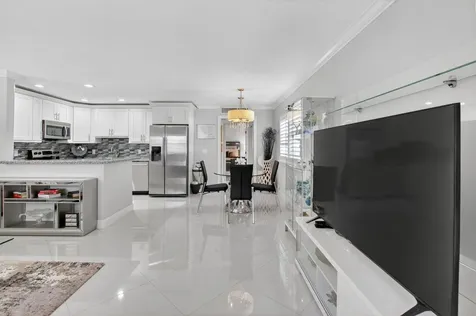 102 E Waterford E Delray Beach FL 33446