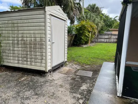3851 NW 4th Place Lauderhill FL 33311