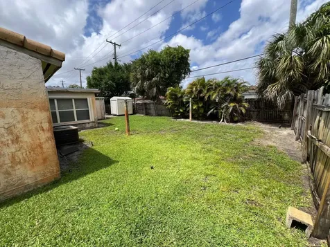 3851 NW 4th Place Lauderhill FL 33311