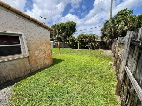 3851 NW 4th Place Lauderhill FL 33311