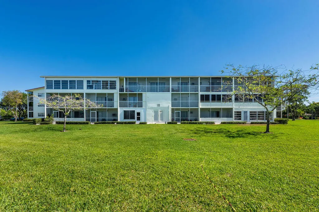 301 Preston H Boca Raton FL 33434