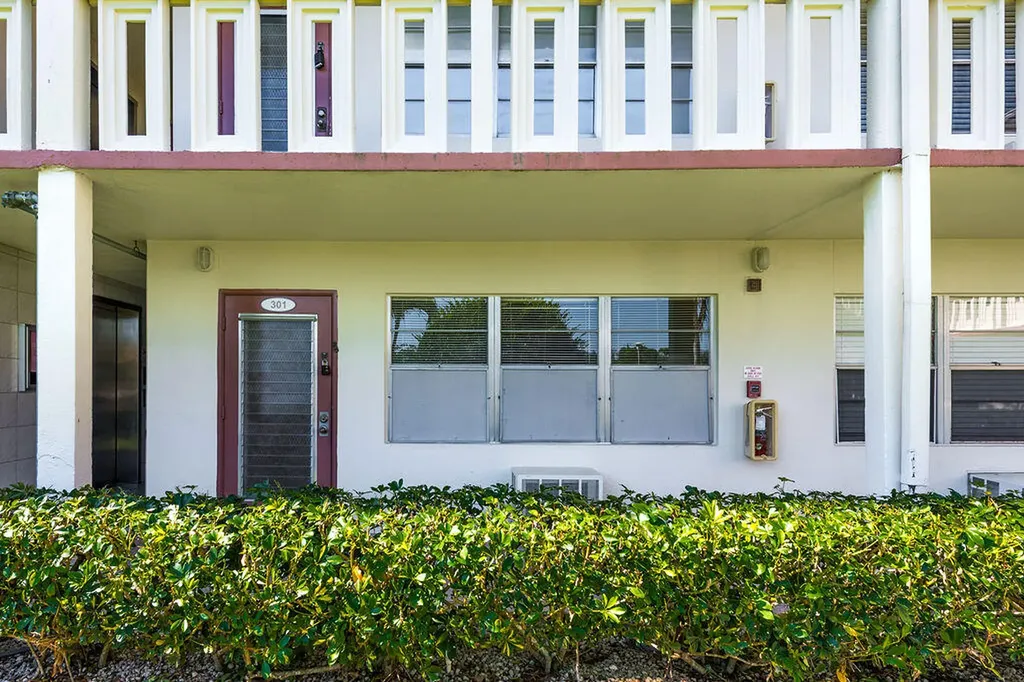 301 Preston H Boca Raton FL 33434