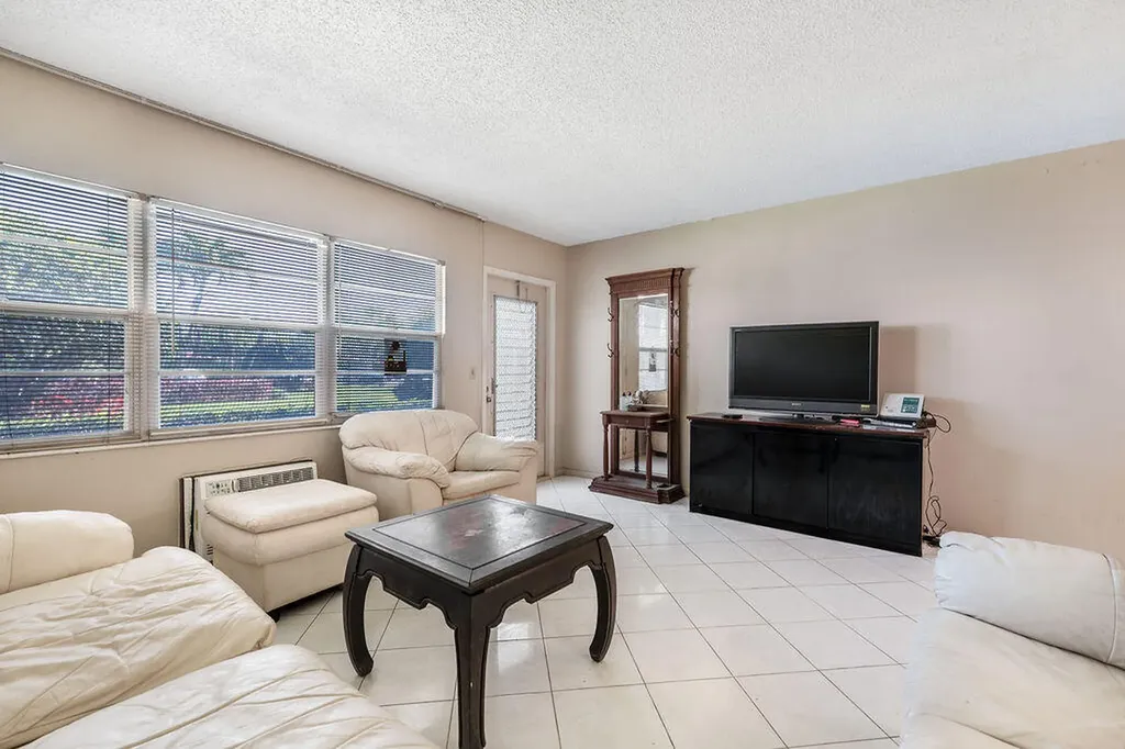 301 Preston H Boca Raton FL 33434