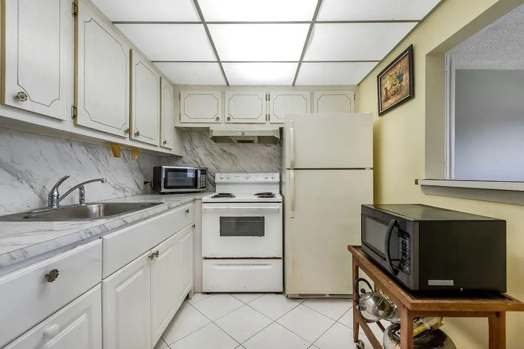301 Preston H Boca Raton FL 33434