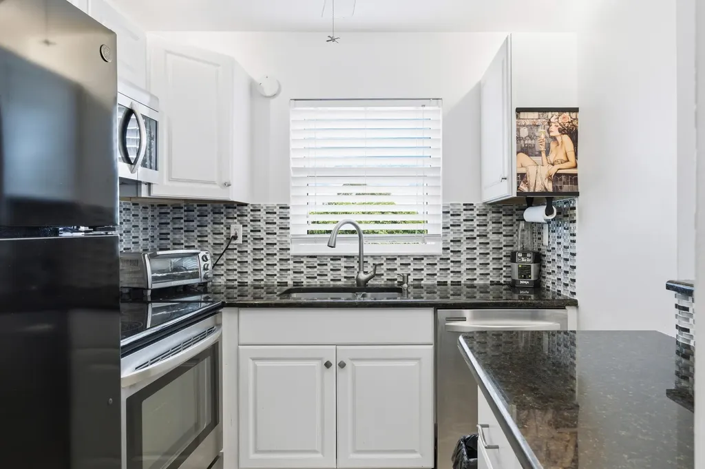 70 Bedford West Palm Beach FL 33417