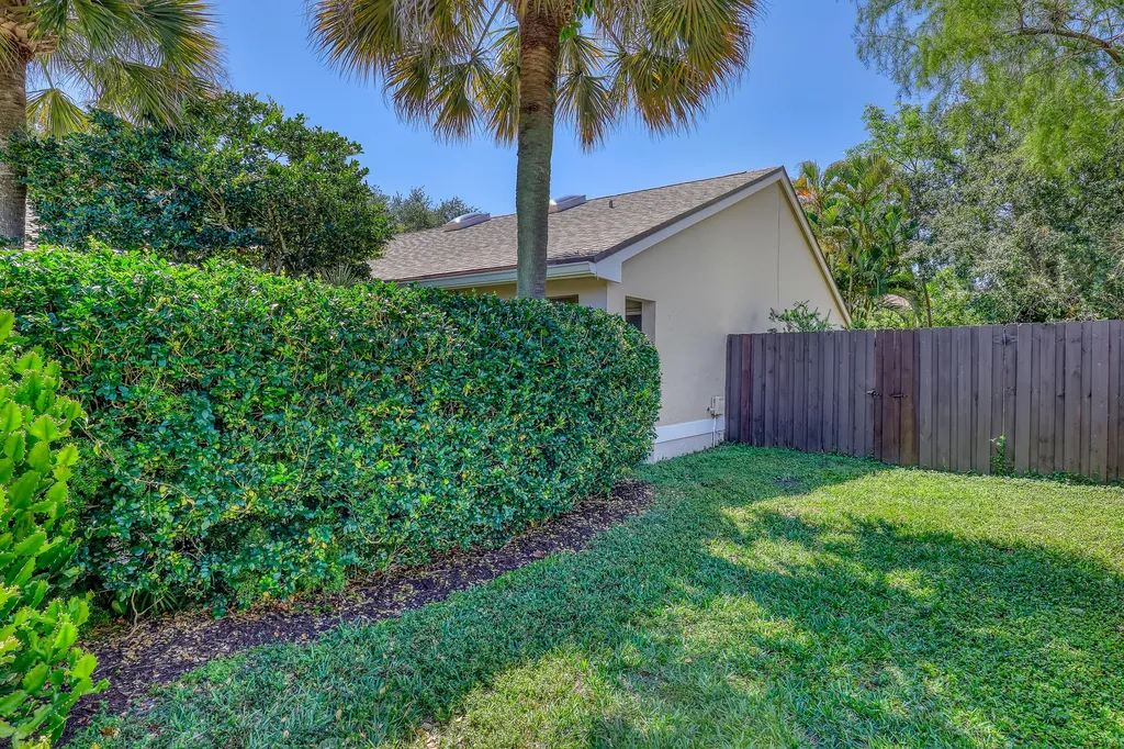 4201 Green Forest Way Boynton Beach FL 33436