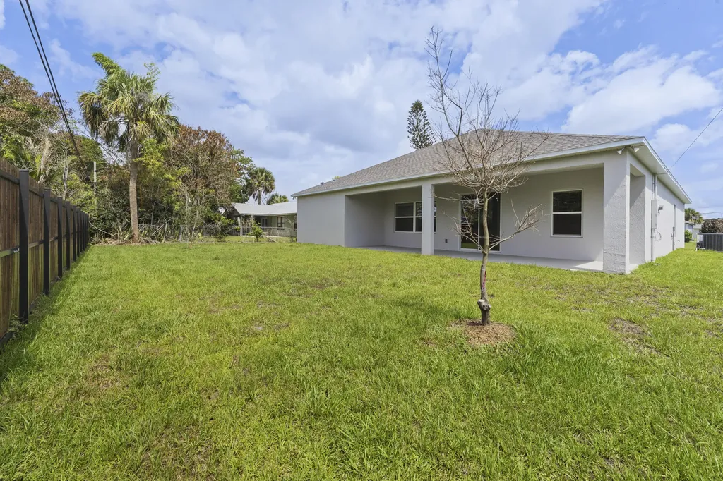 1070 SW Versailles Avenue Port St Lucie FL 34953