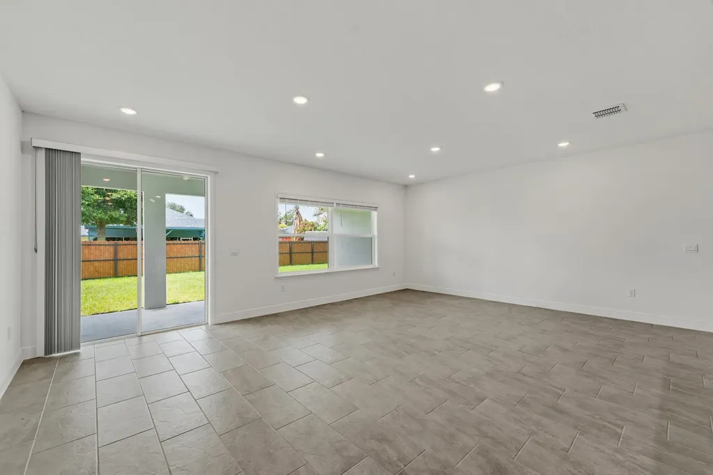 1070 SW Versailles Avenue Port St Lucie FL 34953