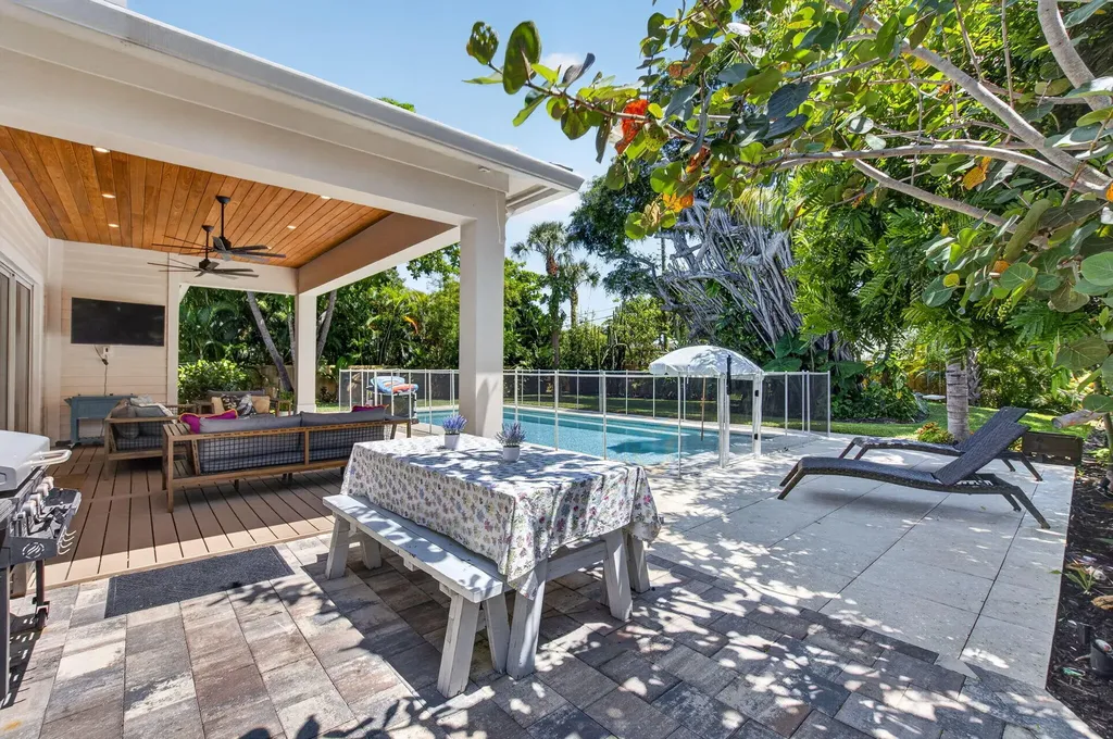 264 NW 45th Street Boca Raton FL 33431