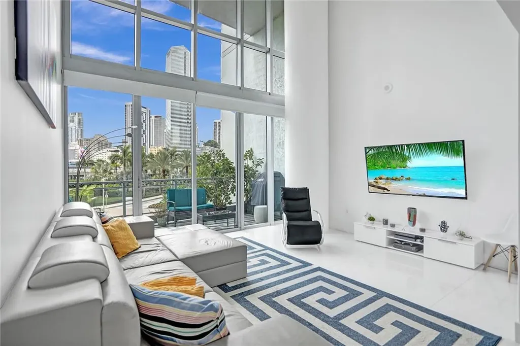 90 SW 3rd Street Miami FL 33130