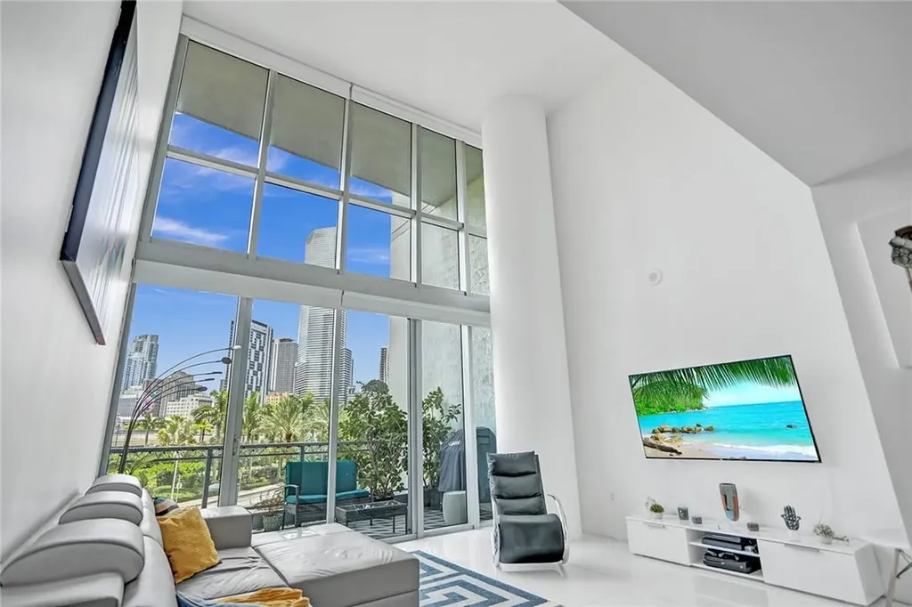 90 SW 3rd Street Miami FL 33130