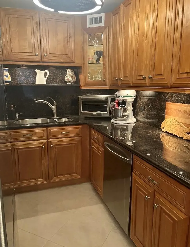 284 Grantham F Deerfield Beach FL 33442