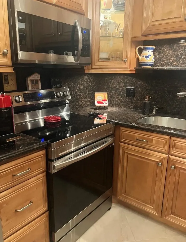 284 Grantham F Deerfield Beach FL 33442