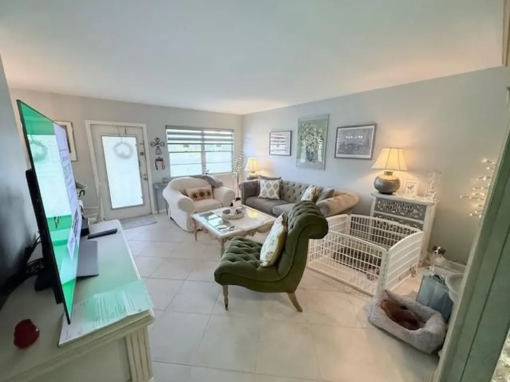 284 Grantham F Deerfield Beach FL 33442