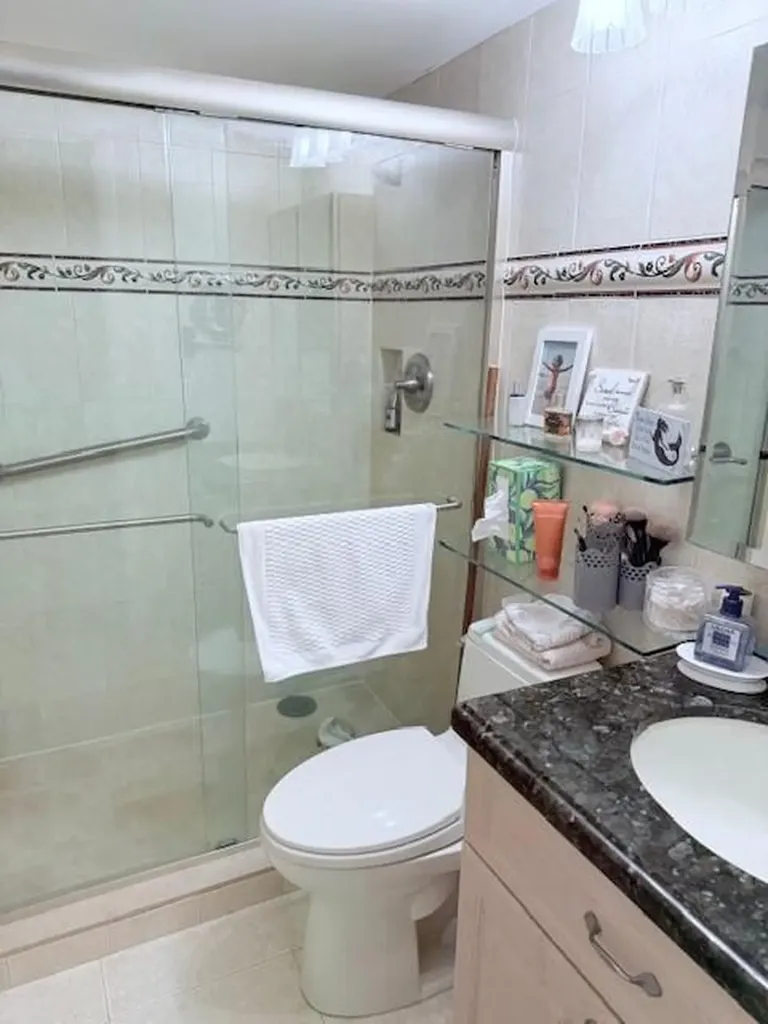 284 Grantham F Deerfield Beach FL 33442