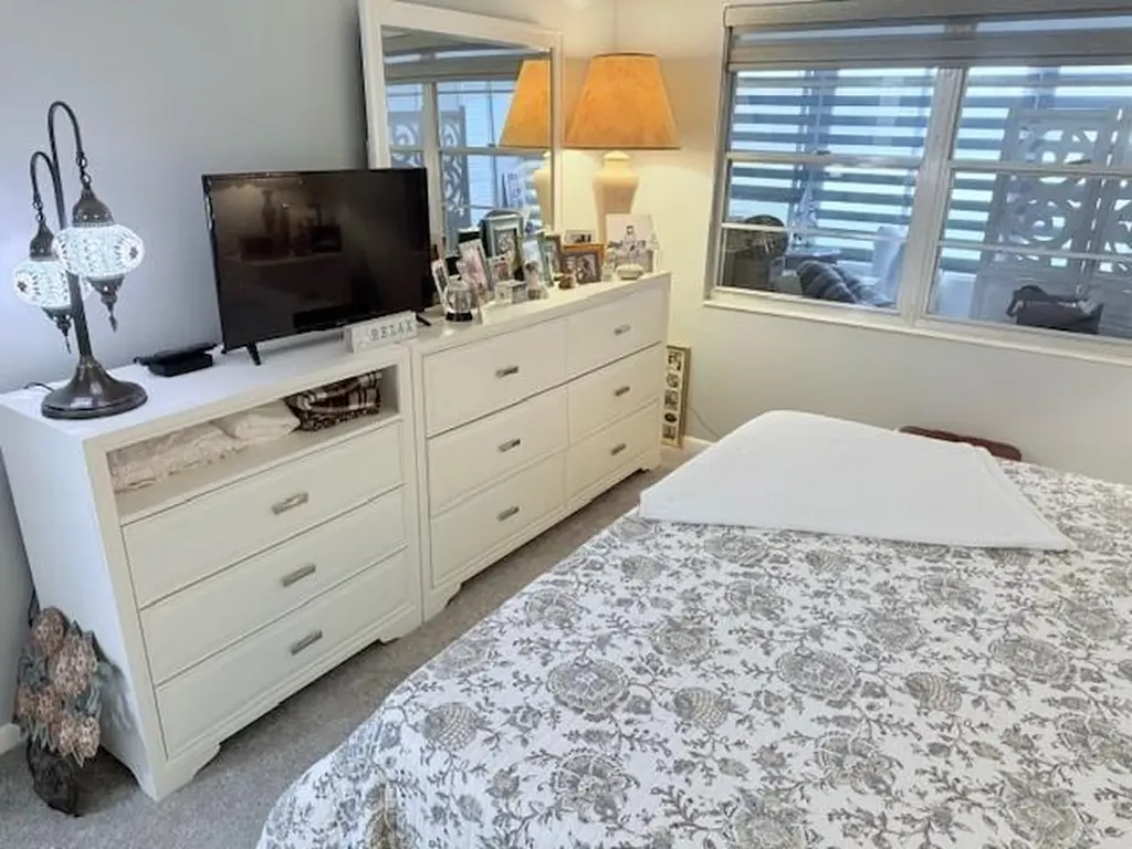 284 Grantham F Deerfield Beach FL 33442