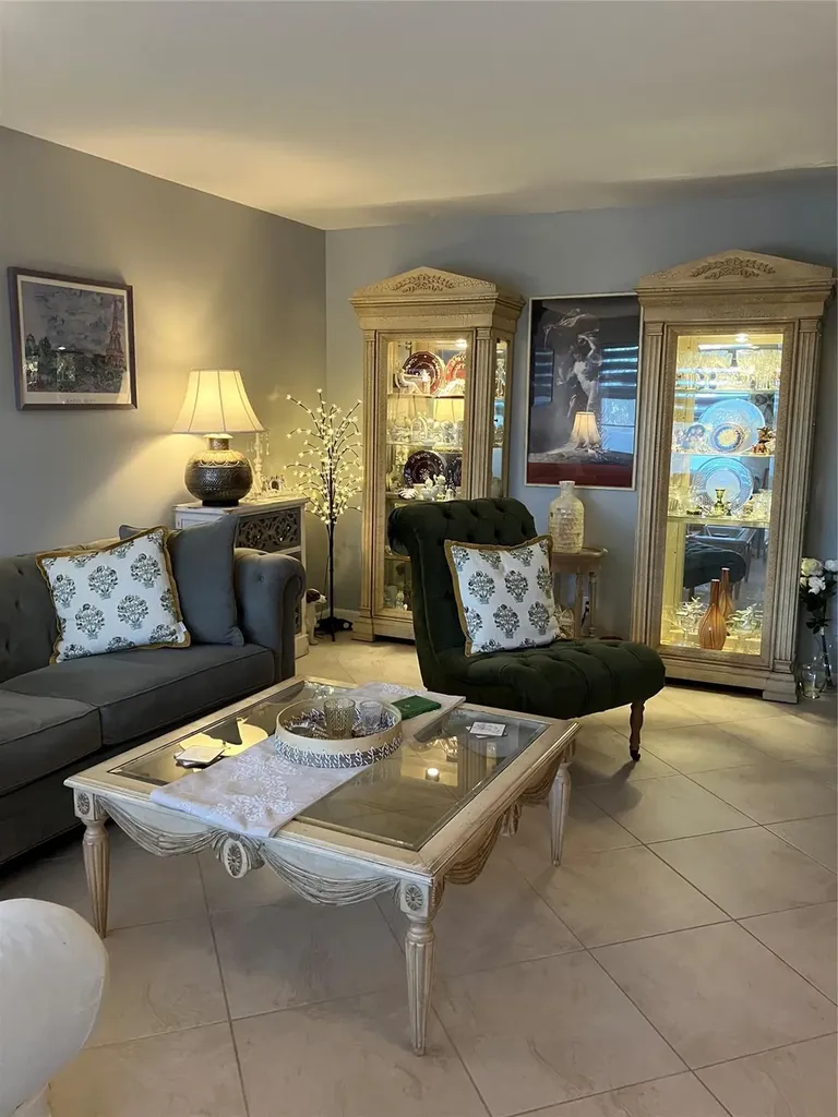 284 Grantham F Deerfield Beach FL 33442