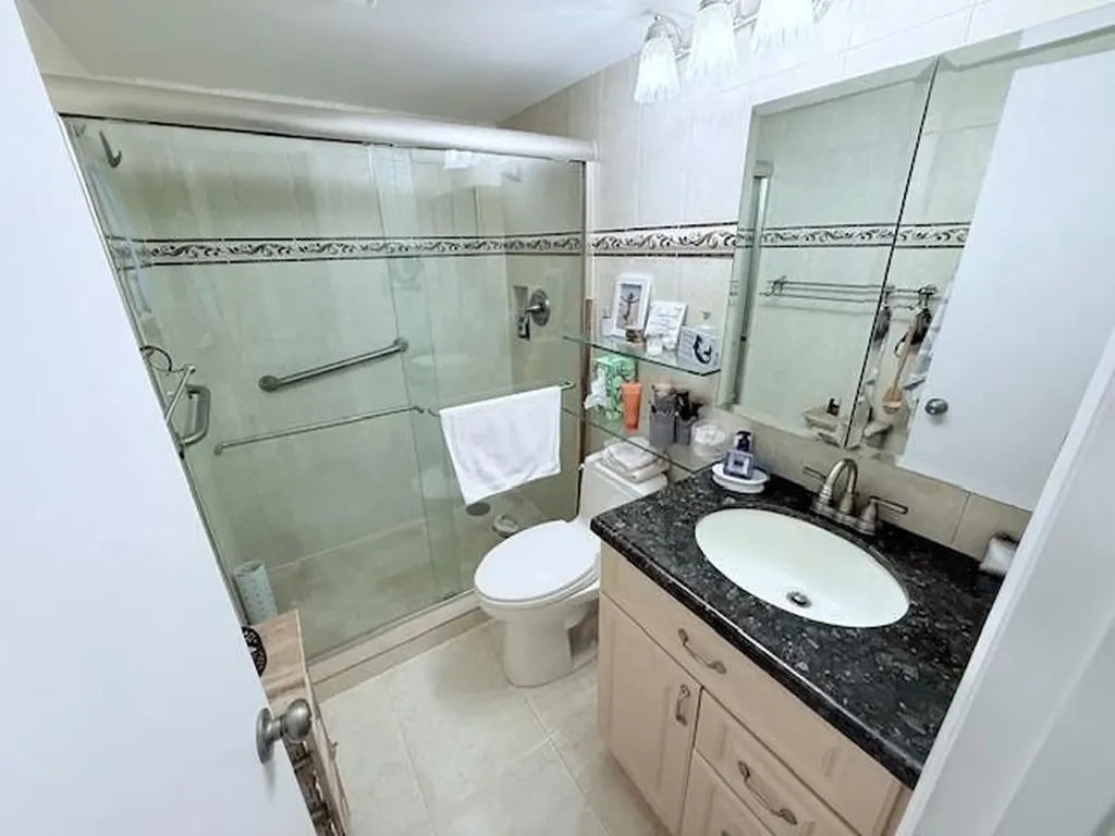 284 Grantham F Deerfield Beach FL 33442
