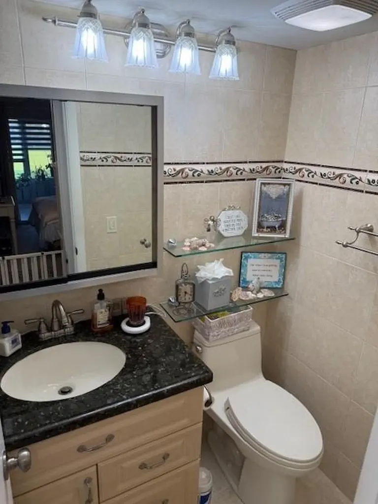284 Grantham F Deerfield Beach FL 33442