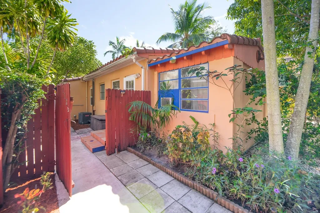 1136 NE 17th Way Fort Lauderdale FL 33304