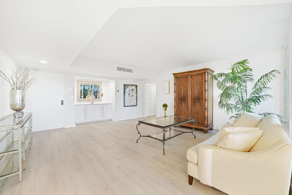 100 SE 5th Avenue Boca Raton FL 33432