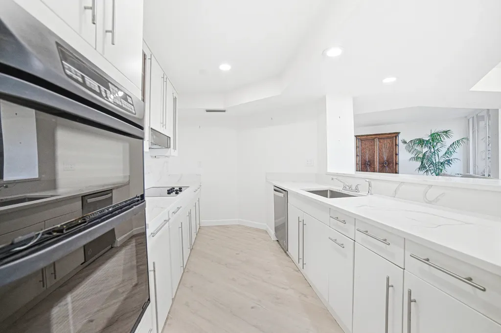 100 SE 5th Avenue Boca Raton FL 33432