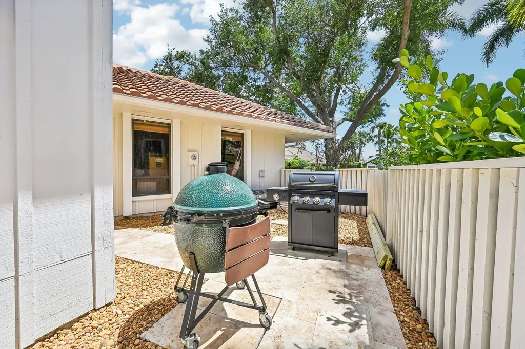 15 Carrick Road Palm Beach Gardens FL 33418