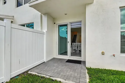 6933 N Harbours Edge Avenue Lake Worth FL 33467