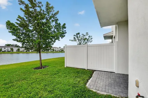 6933 N Harbours Edge Avenue Lake Worth FL 33467