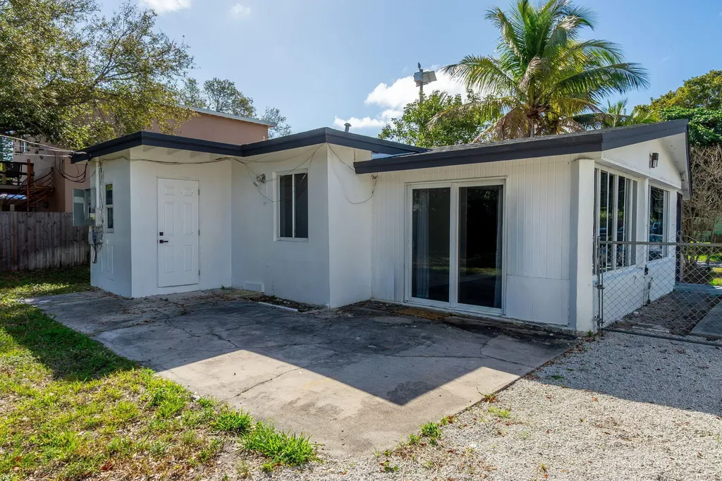 113 SE 8th Avenue Boynton Beach FL 33435