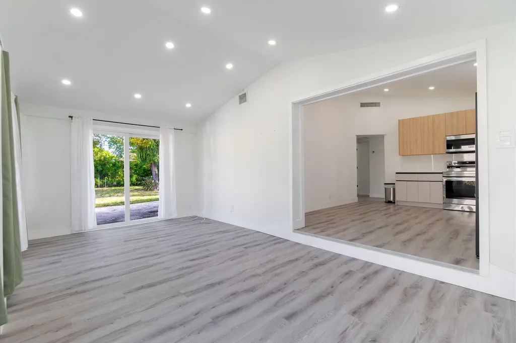 113 SE 8th Avenue Boynton Beach FL 33435
