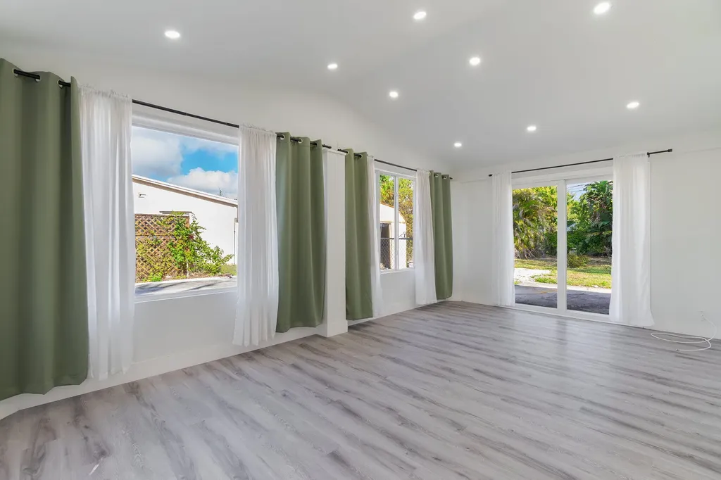 113 SE 8th Avenue Boynton Beach FL 33435