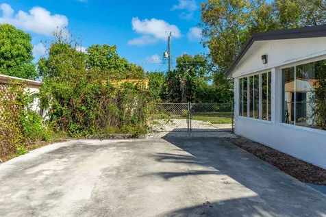 113 SE 8th Avenue Boynton Beach FL 33435
