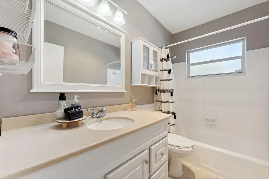 428 SE 2nd Street Deerfield Beach FL 33441