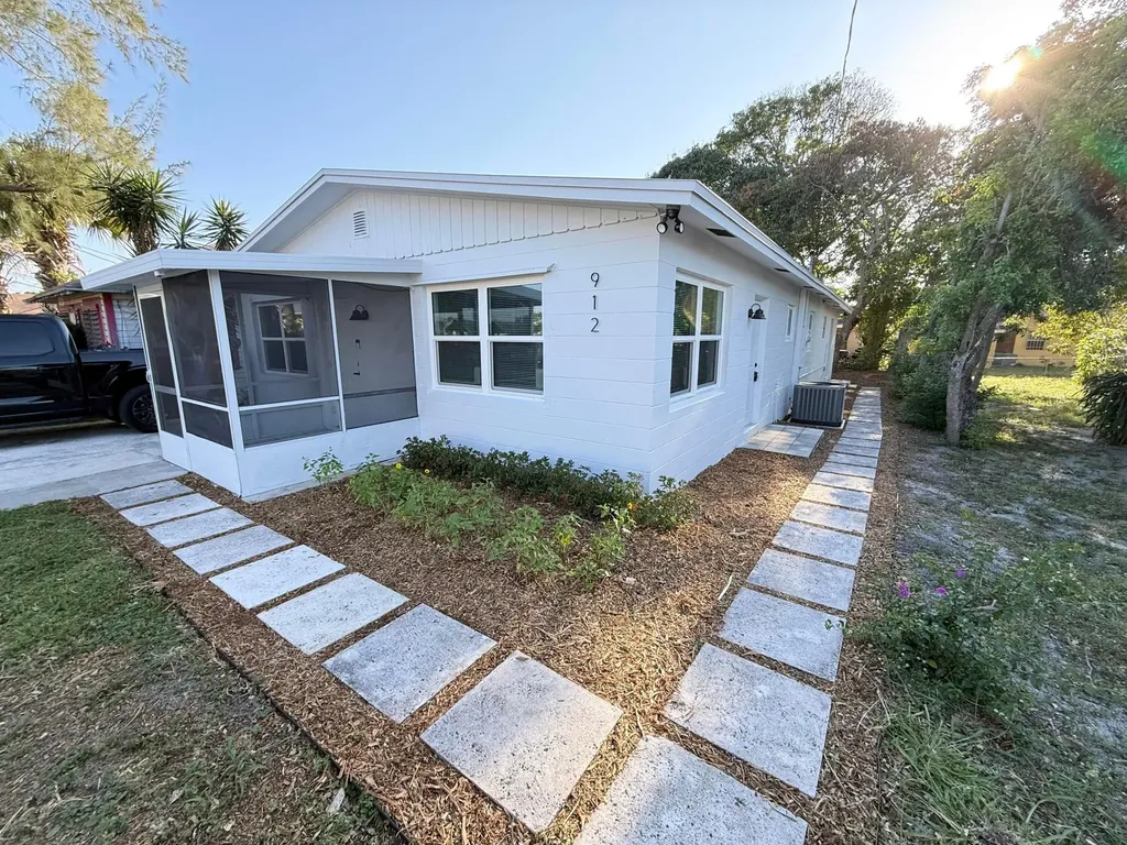 912 SE Tarpon Avenue Stuart FL 34994