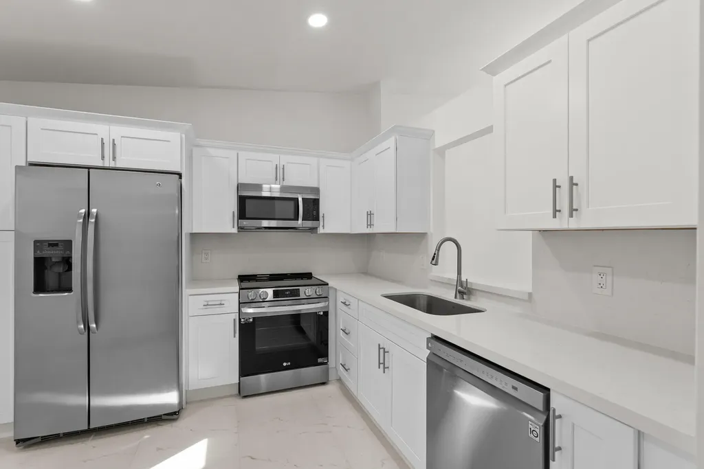 8273 Springtree Road Boca Raton FL 33496