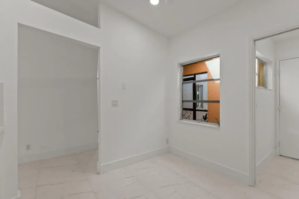 8273 Springtree Road Boca Raton FL 33496