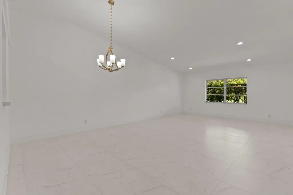 8273 Springtree Road Boca Raton FL 33496