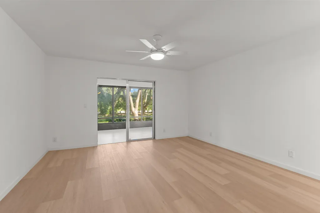 8273 Springtree Road Boca Raton FL 33496