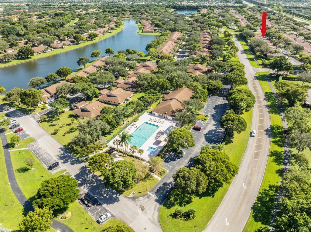 8273 Springtree Road Boca Raton FL 33496