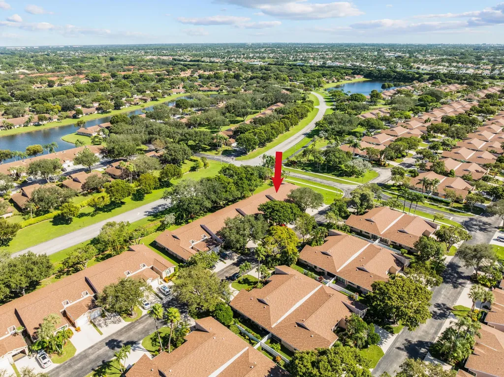 8273 Springtree Road Boca Raton FL 33496