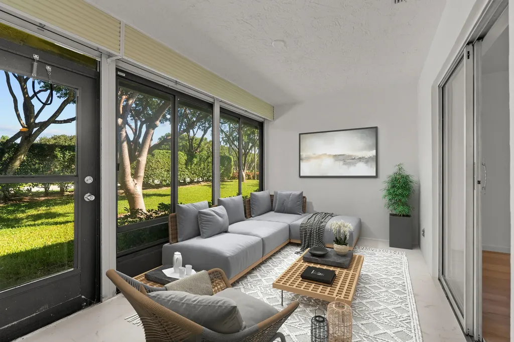 8273 Springtree Road Boca Raton FL 33496