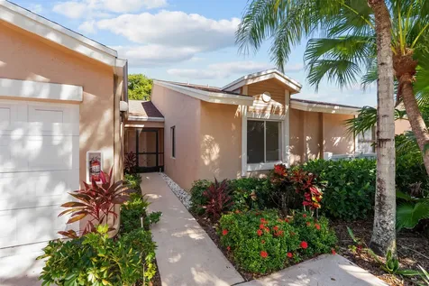 8273 Springtree Road Boca Raton FL 33496